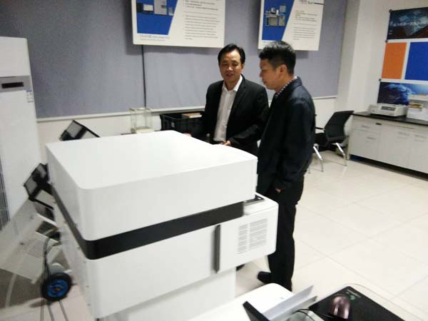 湖北省機(jī)電研究院楊院長來創(chuàng)想儀器光譜儀車間參觀指導(dǎo) 湖北省機(jī)電研究院楊院長來創(chuàng)想儀器光譜儀車間參觀指導(dǎo)