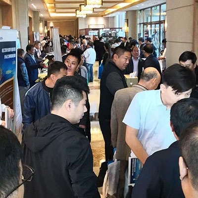 與會(huì)單位參觀展位 與會(huì)單位參觀展位