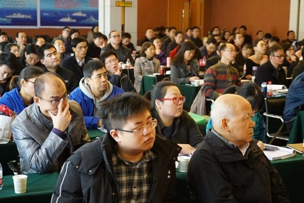 與會代表認(rèn)真聆聽報(bào)告 與會代表認(rèn)真聆聽報(bào)告