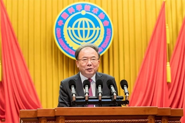 省委常委、市委書記李小敏在開幕式上講話