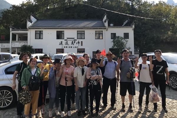 創(chuàng)想徒步小組第一位留念 創(chuàng)想徒步小組第一位留念
