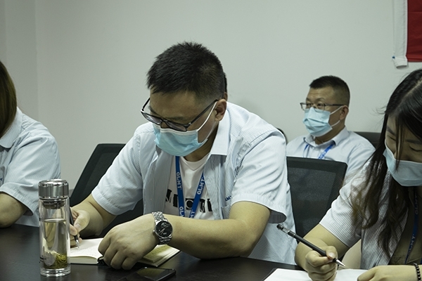 全員銷售認(rèn)真聽講 全員銷售認(rèn)真聽講