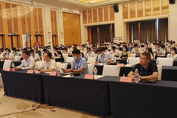 參會人員認真聆聽 參會人員認真聆聽