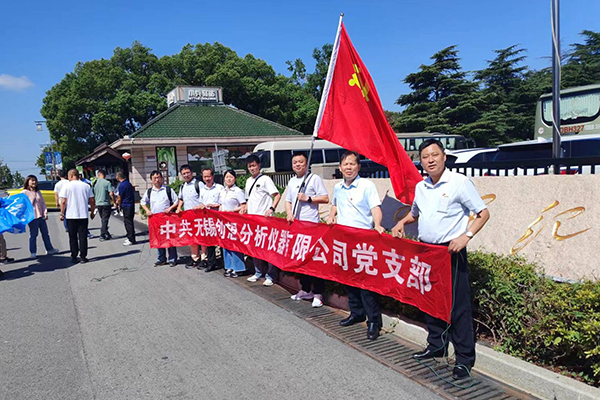支部黨員在紀(jì)念館門口合影 支部黨員在紀(jì)念館門口合影