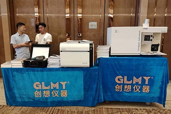 為嘉賓展示我司優(yōu)質(zhì)產(chǎn)品 為嘉賓展示我司優(yōu)質(zhì)產(chǎn)品
